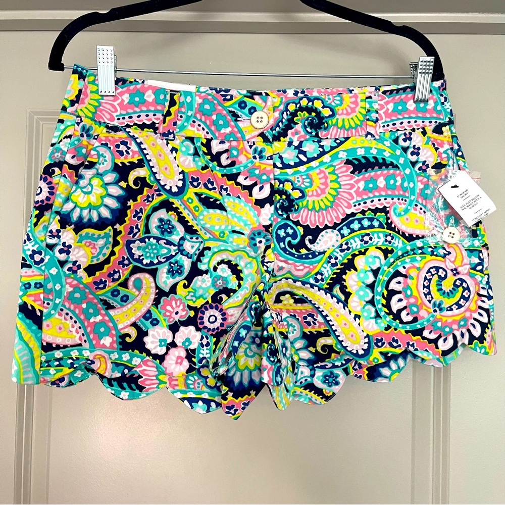 New crown & ivy 4 inch seam slim fit scalloped hem patterned shorts Shelby print